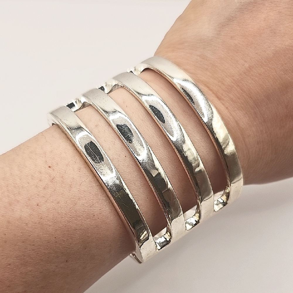 Elegant Silvertone Clamper Bangle Bracelet